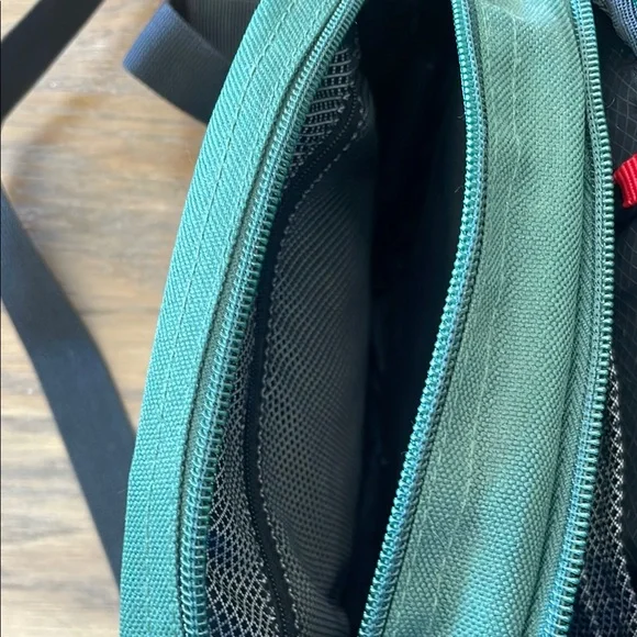 🆕❤️Green Crossbody Bag - Picture 2 of 6